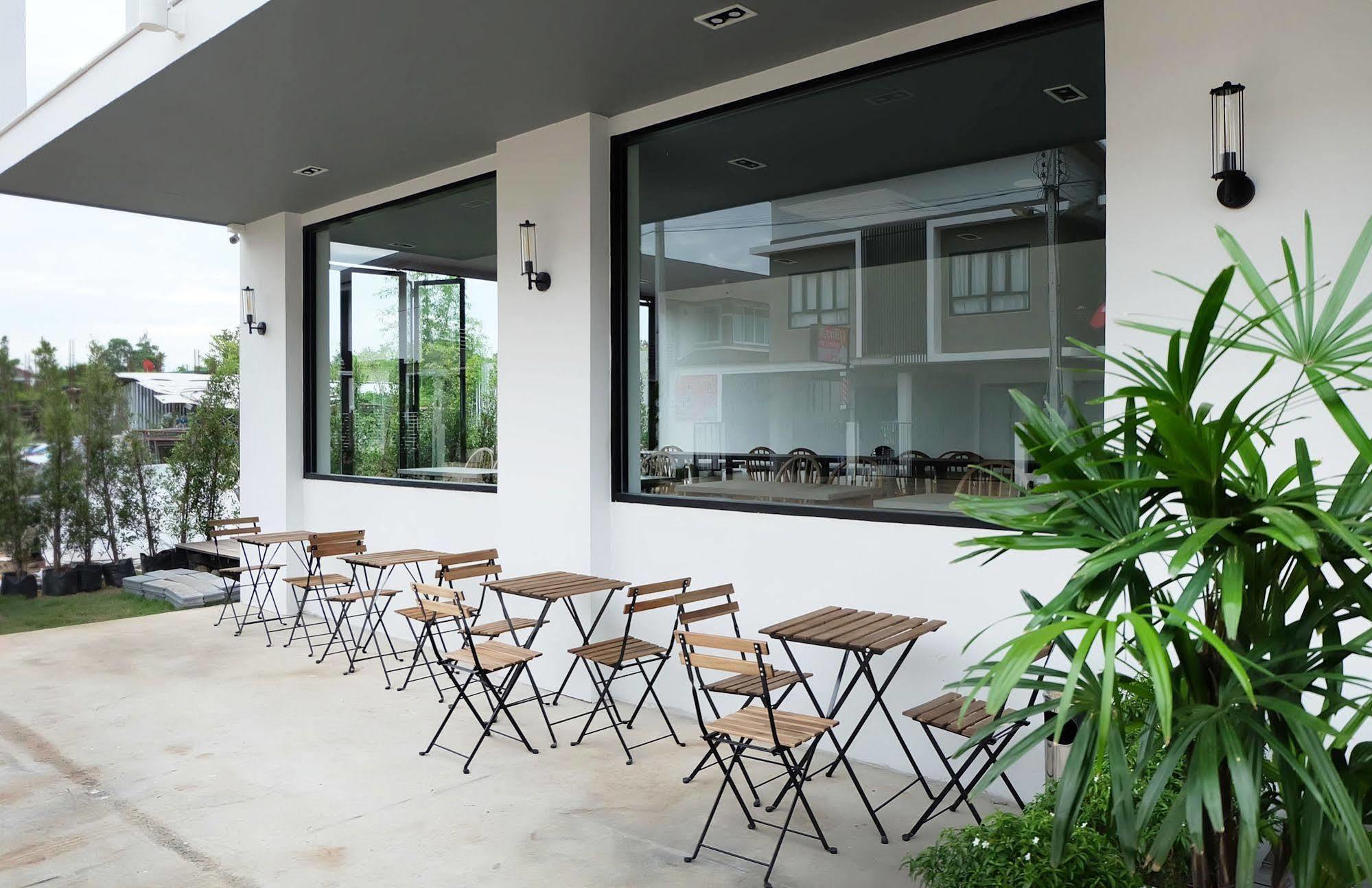 Srianunt Boutique Hotel Buriram Bagian luar foto